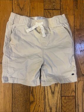 crown & ivy cream pull‑tie kids shorts